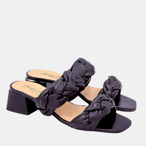 Czarne skórzane klapki AGA na klocku 4 cm – styl i wygoda na co dzień