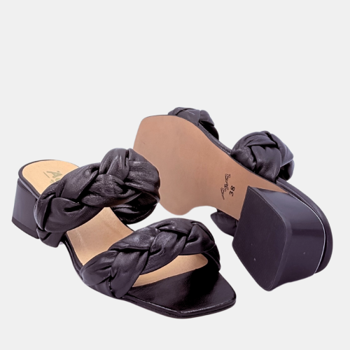 Czarne skórzane klapki AGA na klocku 4 cm – styl i wygoda na co dzień