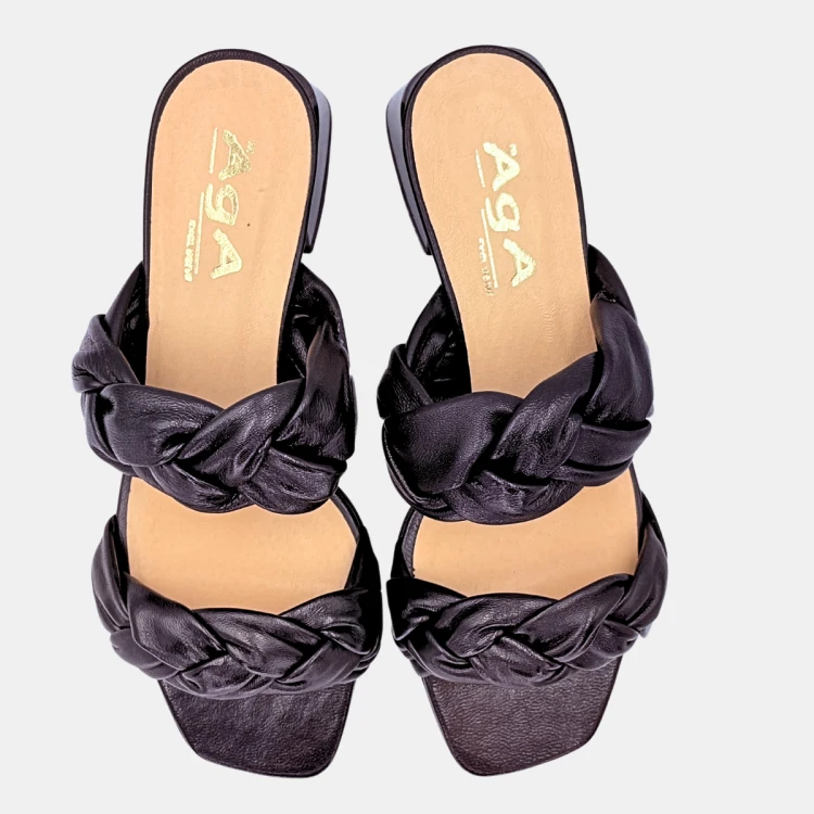 Czarne skórzane klapki AGA na klocku 4 cm – styl i wygoda na co dzień