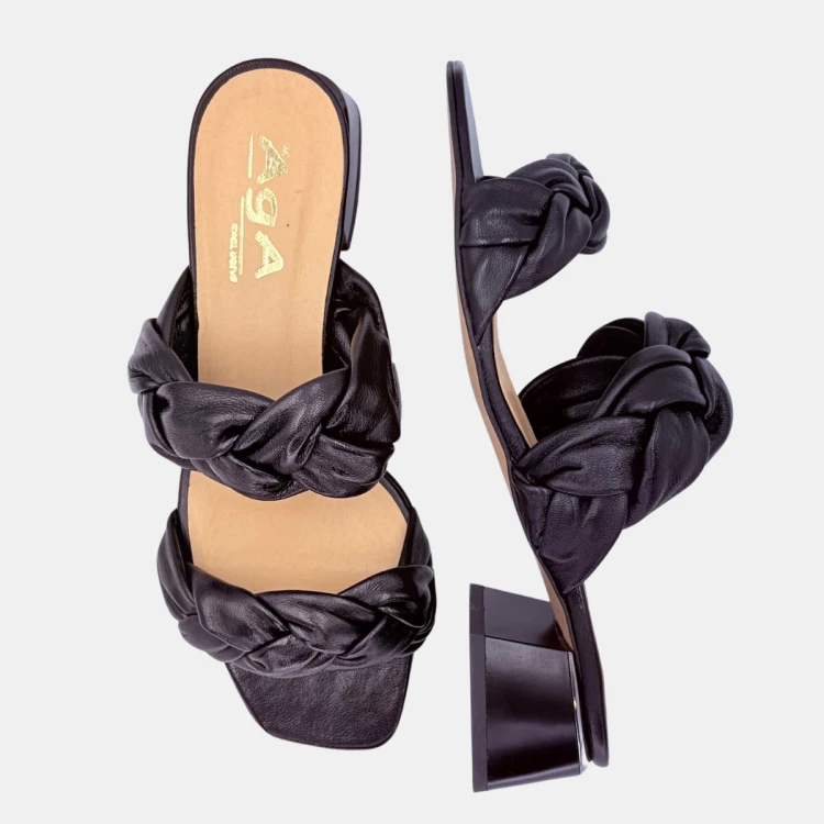 Czarne skórzane klapki AGA na klocku 4 cm – styl i wygoda na co dzień