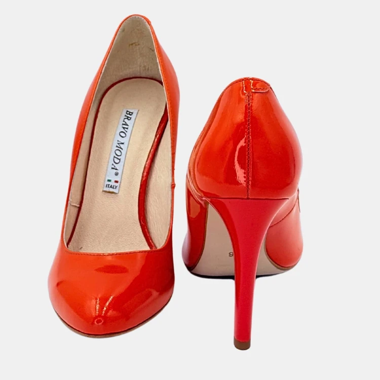 Eleganckie szpilki pomarańczowe BRAVO MODA – skóra lakierowana, obcas 9 cm