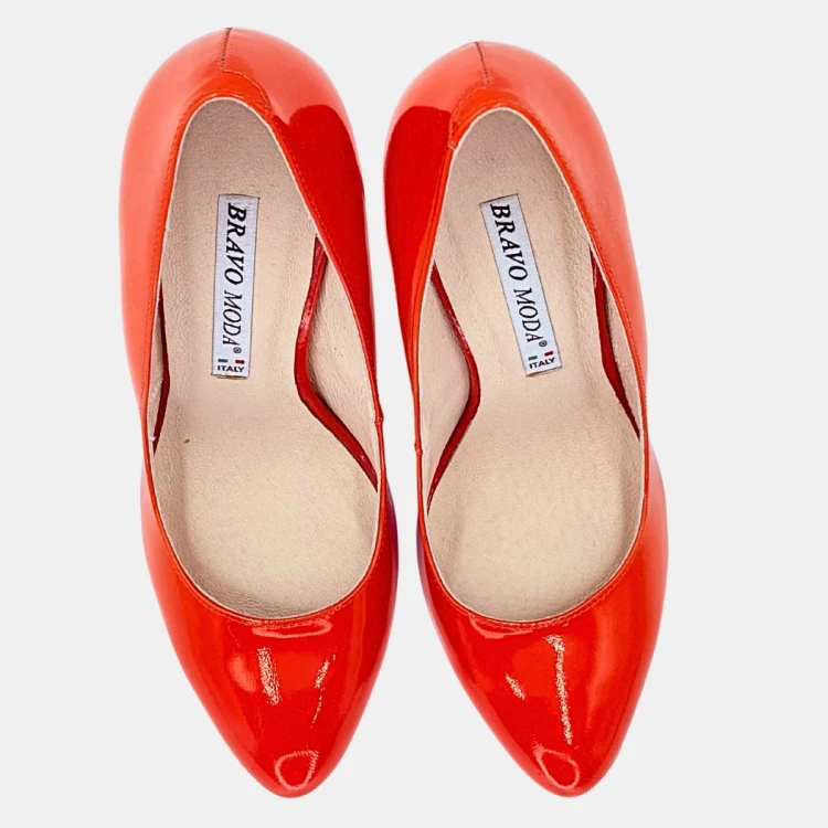 Eleganckie szpilki pomarańczowe BRAVO MODA – skóra lakierowana, obcas 9 cm