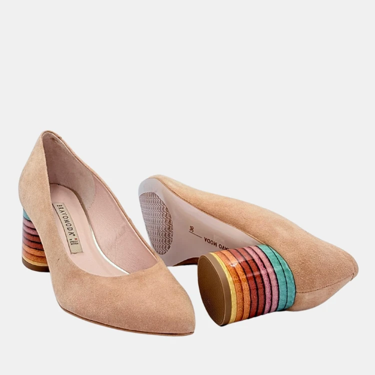 Beżowe czółenka BRAVO MODA – zamsz naturalny, kolorowy klocek 6 cm