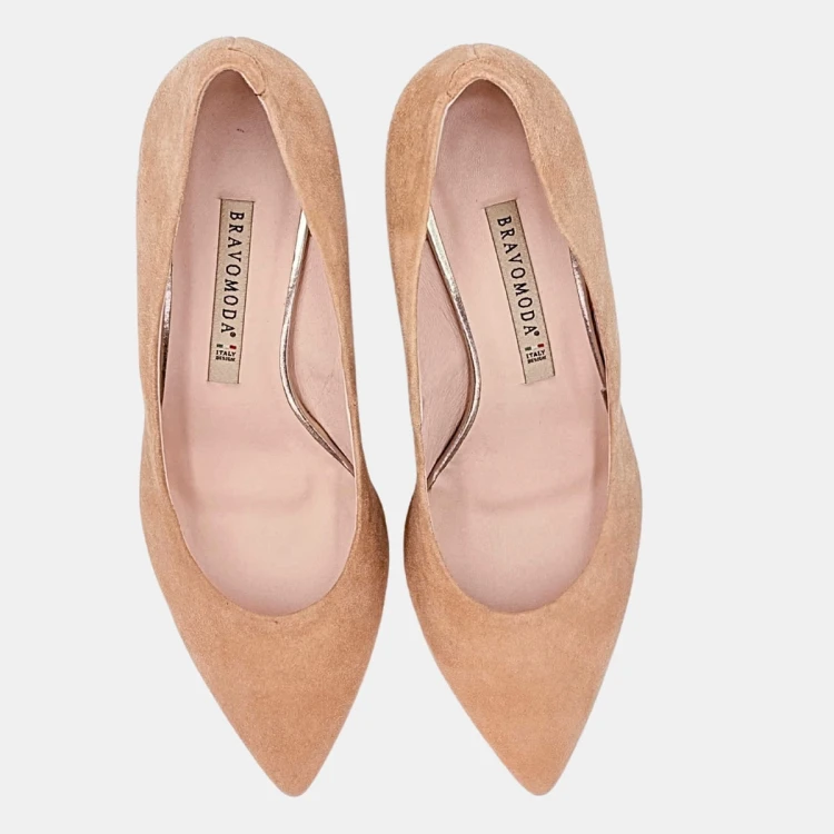 Beżowe czółenka BRAVO MODA – zamsz naturalny, kolorowy klocek 6 cm