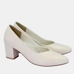 Jasnobeżowe czółenka ślubne Stylowa Para na klocku 6 cm z migdałowym noskiem