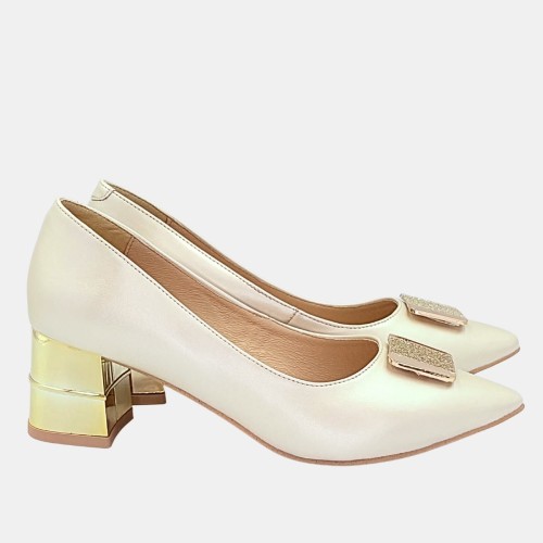 Czółenka damskie STYLOWA PARA –wykończenie skóra naturalna, perłowy beż, złoty klocek, ozdoba brokatowa