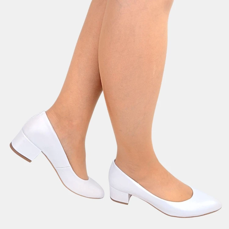 „Czółenka Stylowa Para Biała Perła ze skóry naturalnej na klocku 4 cm”