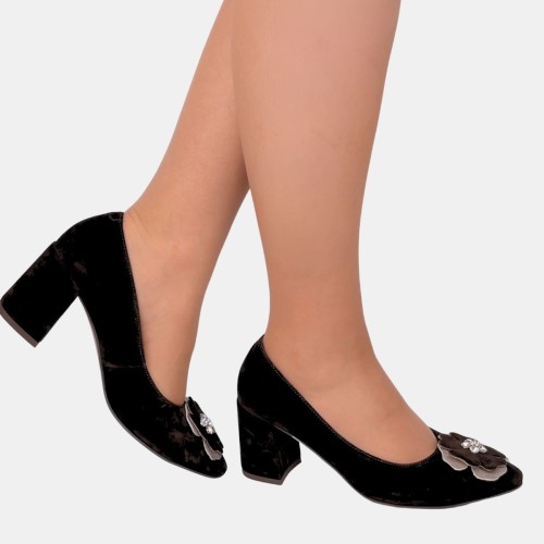 Ciemnobrązowe czółenka zamszowe z kwiatową ozdobą i skórzaną wkładką – Stylowa Para