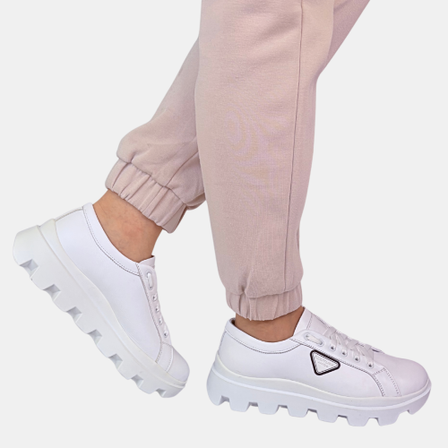Białe sneakersy damskie na grubej podeszwie – nowoczesna elegancja El Passo