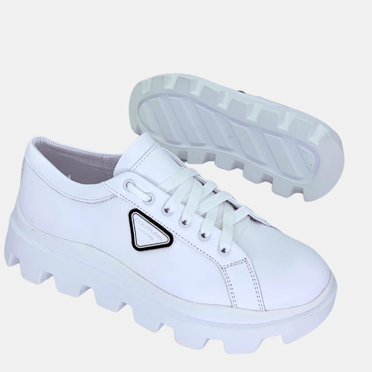 Białe sneakersy damskie na grubej podeszwie – nowoczesna elegancja El Passo