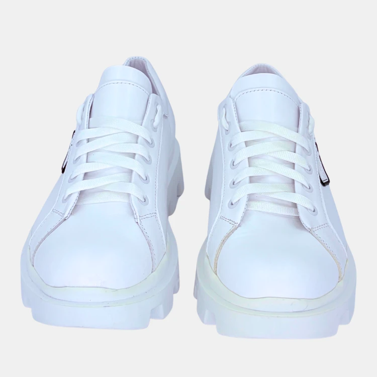 Białe sneakersy damskie na grubej podeszwie – nowoczesna elegancja El Passo