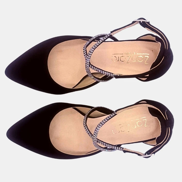 Eleganckie czółenka czarne zamszowe z taśmą cyrkoniową na słupku 6 cm Zan Zara